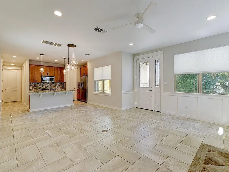2204 Schriber St #B — Photo 8