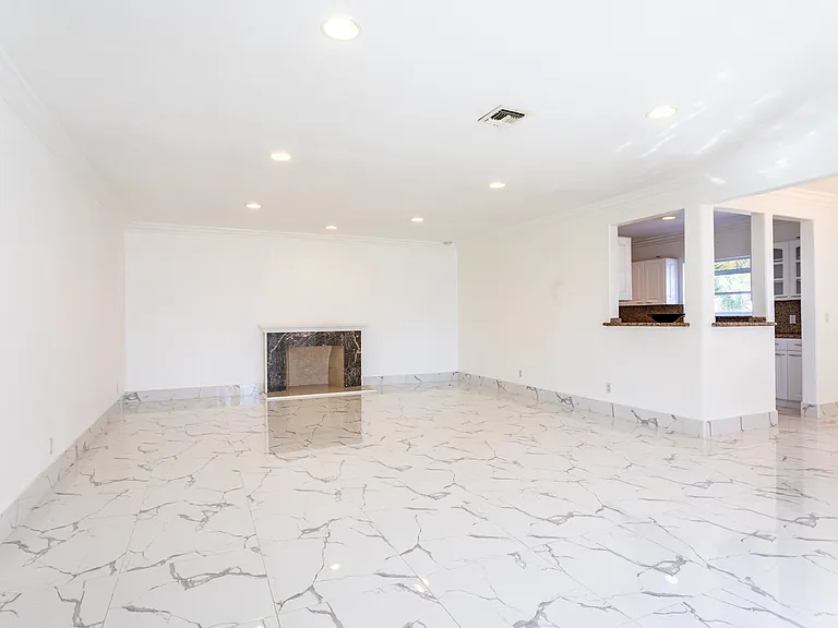 12737 Hatteras St — Photo 4