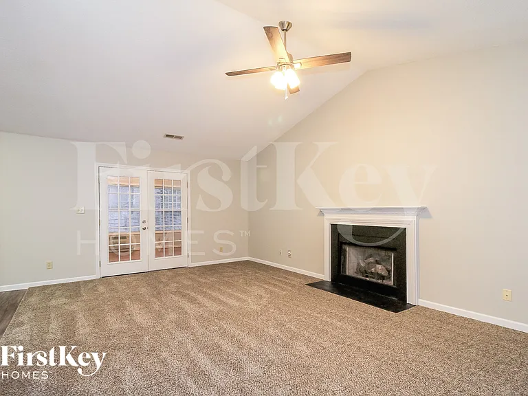 2055 Ardmore Village Ln — Photo 4