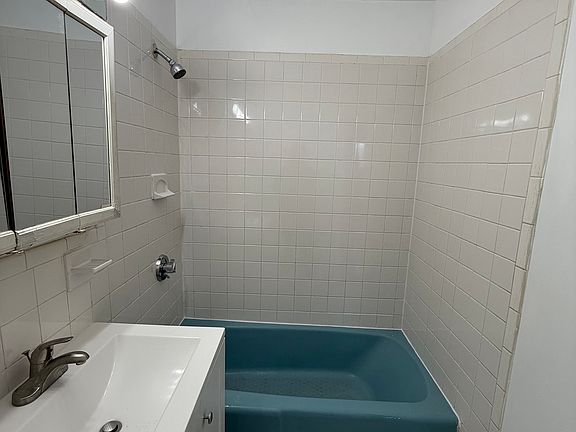 3rd image of 1000 Governors Dr APT 3