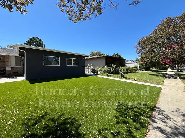 4447 Babcock Ave — Photo 3