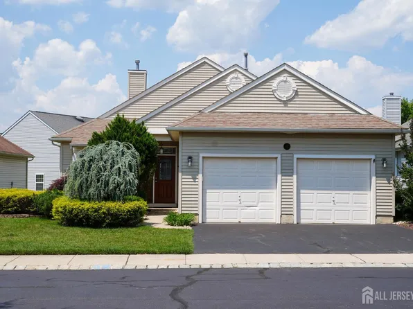 64 Vineyard Ct, Monroe Township, NJ 08831