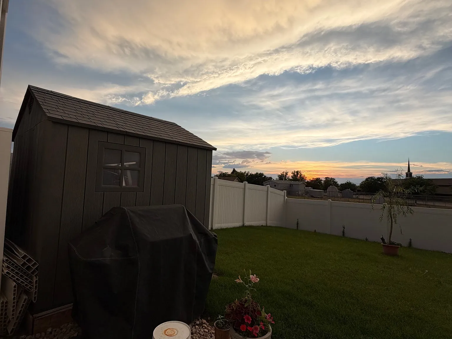 New 4 beds 2.5 baths located in a Quiet Roy neighborhood. — Photo 3