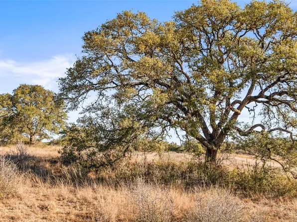 1422 17th, Johnson City, TX 78636