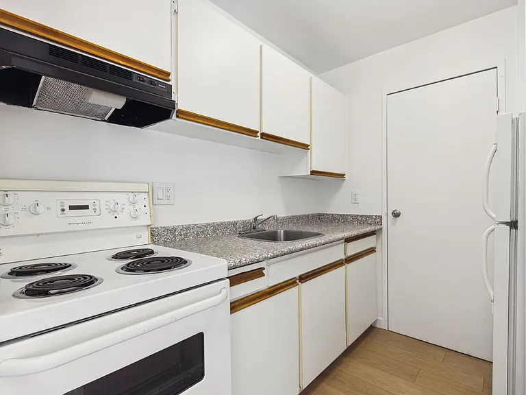 1045 Haro St — Photo 59
