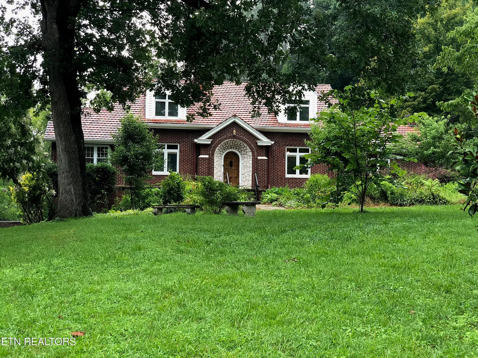 3 bed, 3.0 bath, 4200 sqft, $4,500 — Photo 3