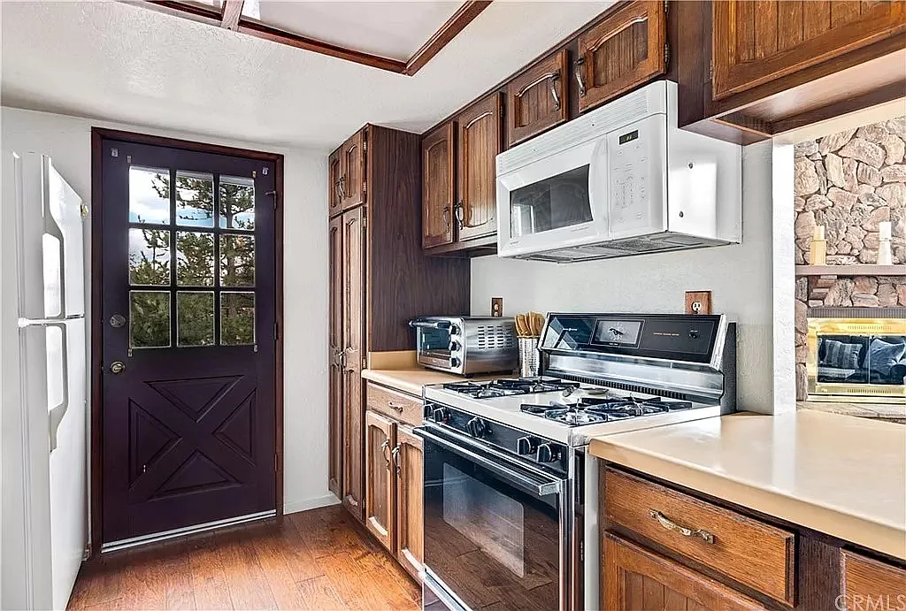 5 bed, 2882 sqft, $3,900 — Photo 4