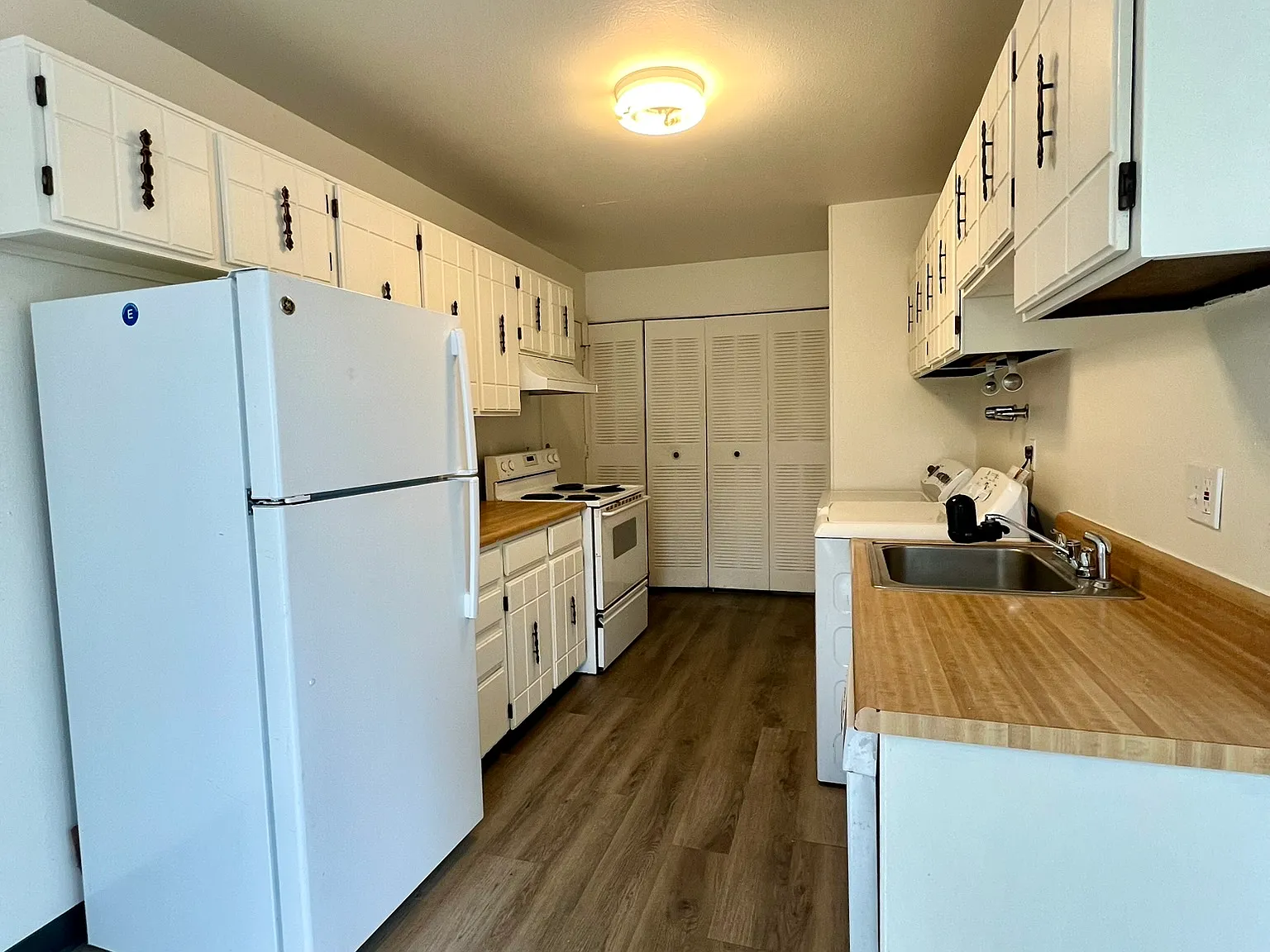 2 bed, 800 sqft, $1,899 — Photo 3