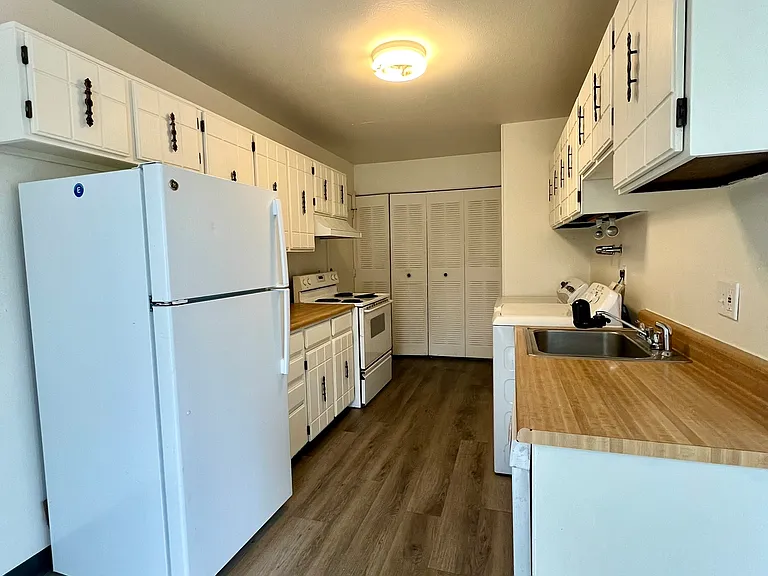 7992 Chase Cir #9 — Photo 3