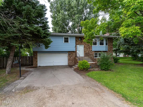 610 3rd St, Thompson, ND 58278