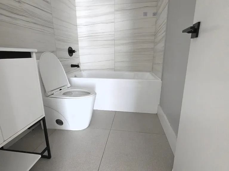 1546 Brooklyn Ave #2B — Photo 11