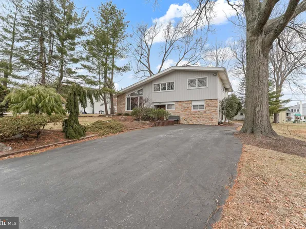 620 Gawain Rd, Plymouth Meeting, PA 19462