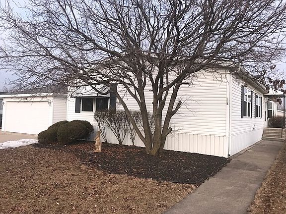 3rd image of 104 Petunia Cir