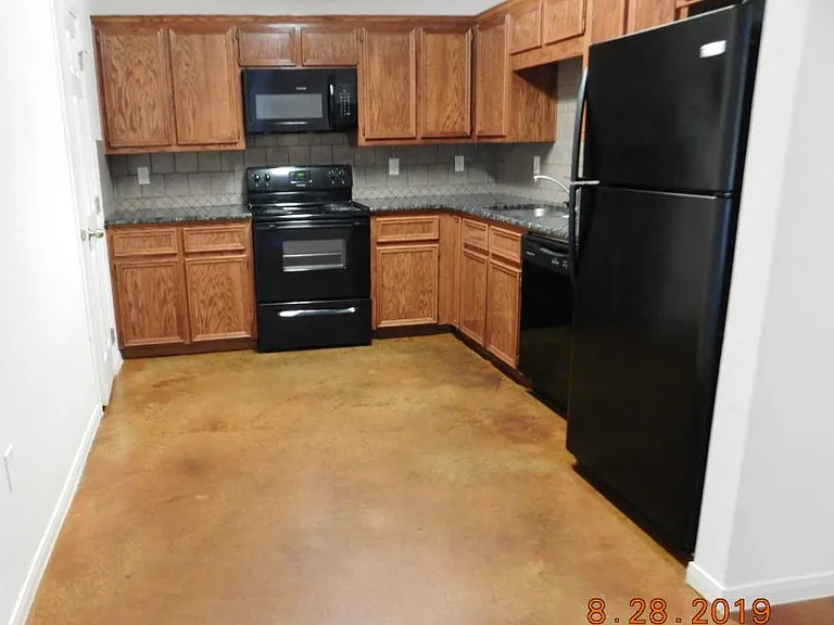 1202 Cavalry Ln #B — Photo 7