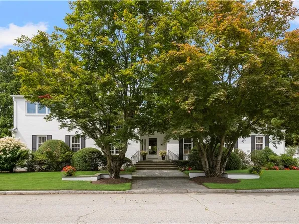 5 Barbour Dr, Providence, RI 02906