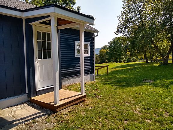 2nd image of 117 Higrove Ln