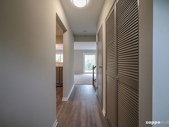 4th image of 224 Pamela Dr
