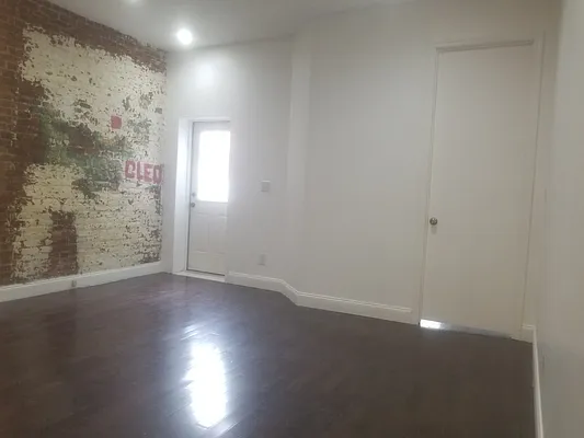 Rented by Lang Realty LLC | media 27