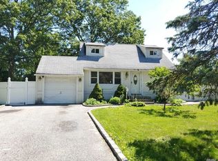 13 Aljan Dr, Brentwood, NY 11717