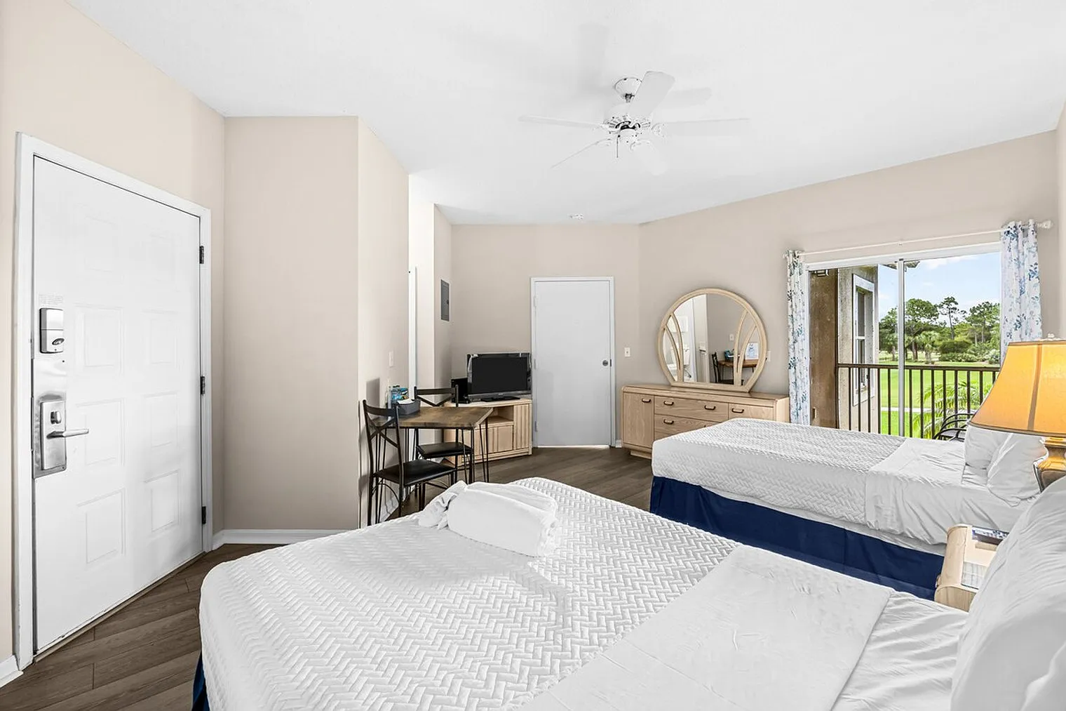 2 bed, 2.0 bath, $4,483 — Photo 3