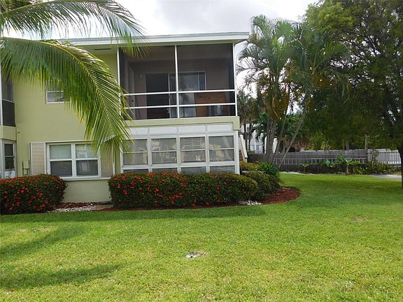 4th image of 960 Crystal Lake Drive #201