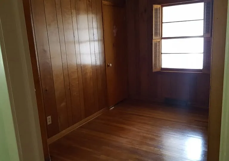 1610 Hawthorne Dr — Photo 2