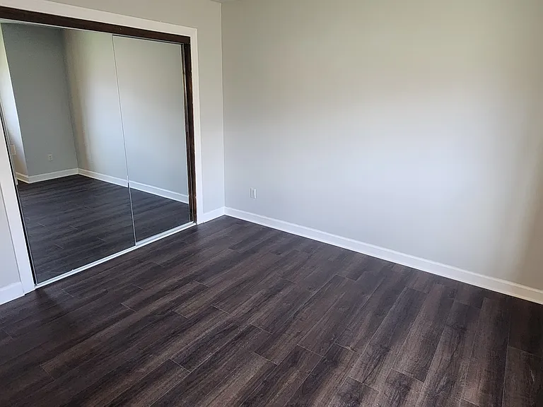 318 Old Spring Ct — Photo 10
