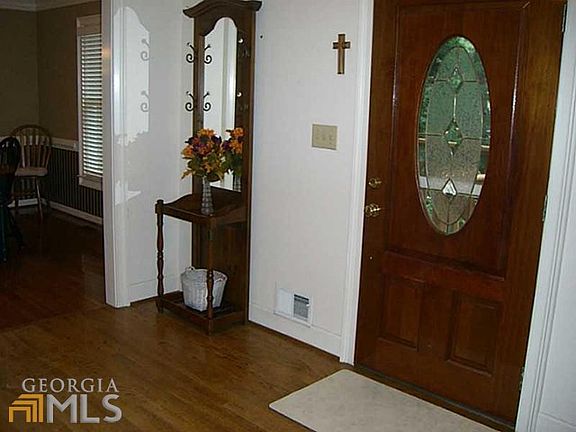 2nd image of 4140 Country Manor Ct NE