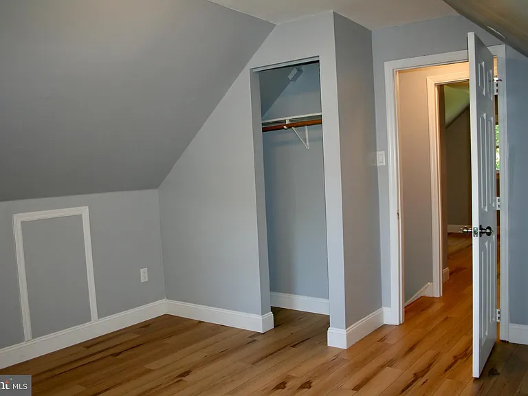 124 Stratford Ave — Photo 23