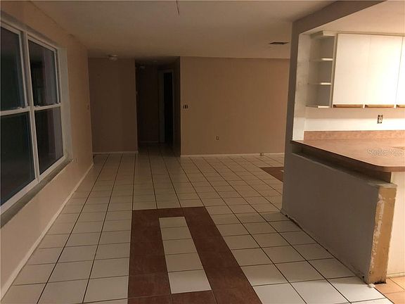 3rd image of 3704 Wiltshire Dr