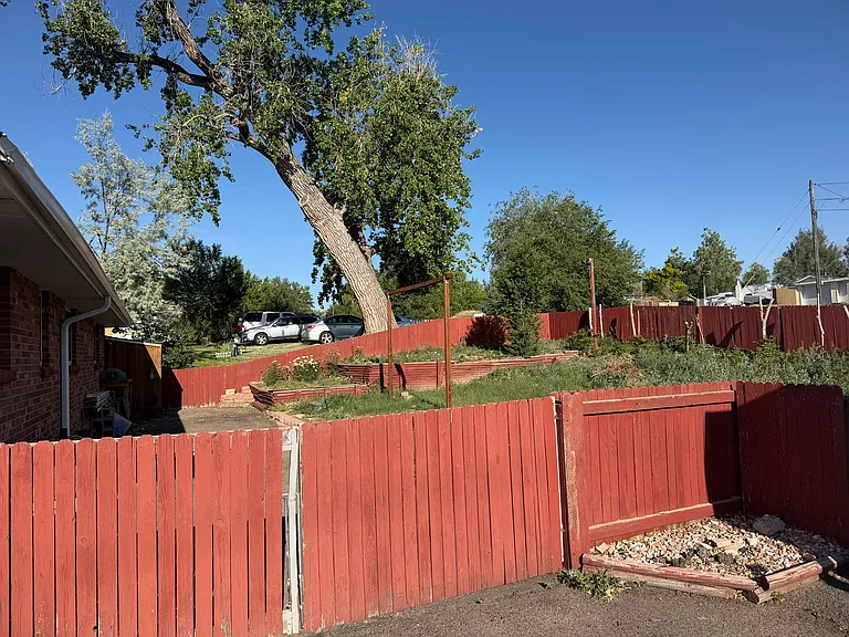 2510 Iris St — Photo 3