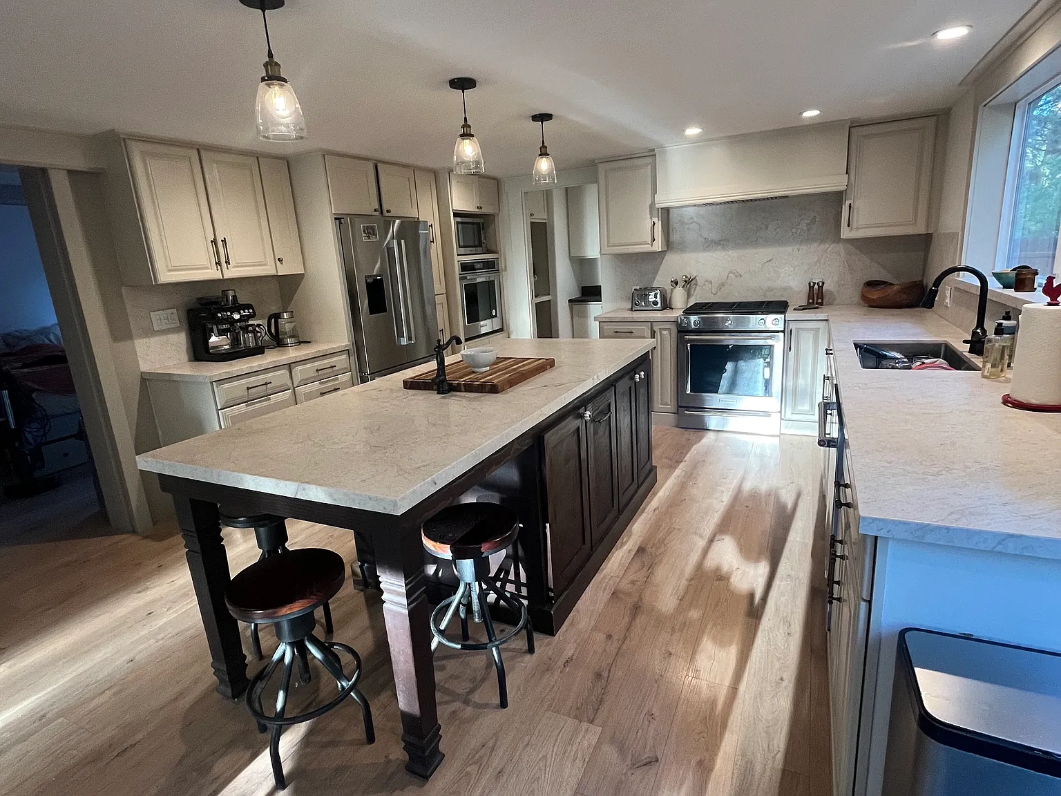3 bed, 2.5 bath, 2000 sqft, $5,900 — Photo 3