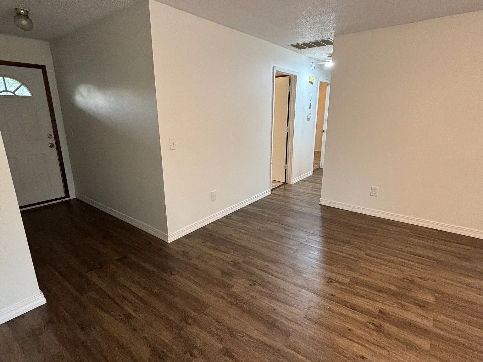 3 bed, 1136 sqft, $1,300 — Photo 3