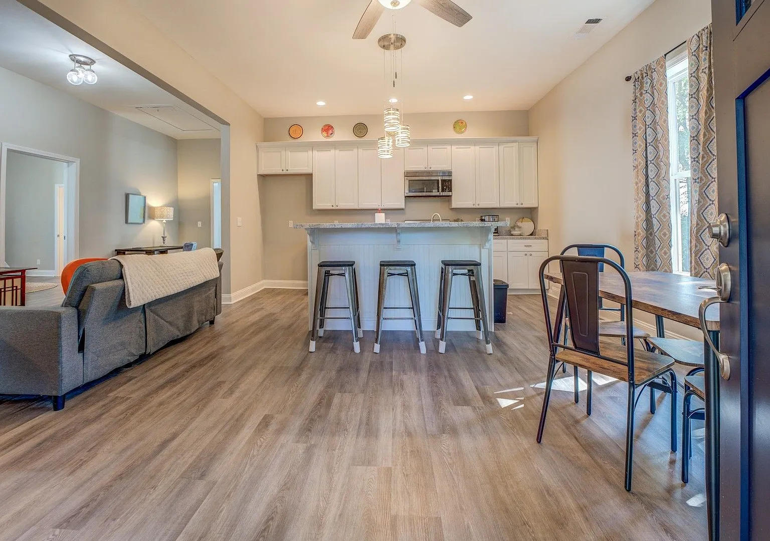 Spacious 3 Bedroom Home located in Historic Porterdale Georgia — Photo 4