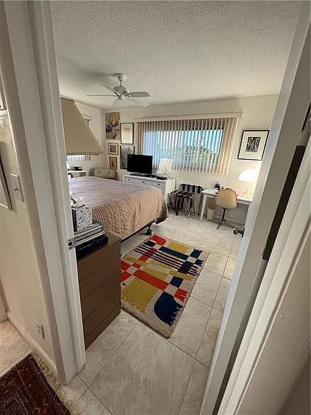1st image of 2110 NE 39th St APT 1B