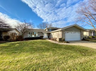 19900 Scarth Ln, Mokena, IL 60448