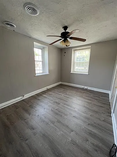 Lincoln Highway 5655, Apt C — Photo 2