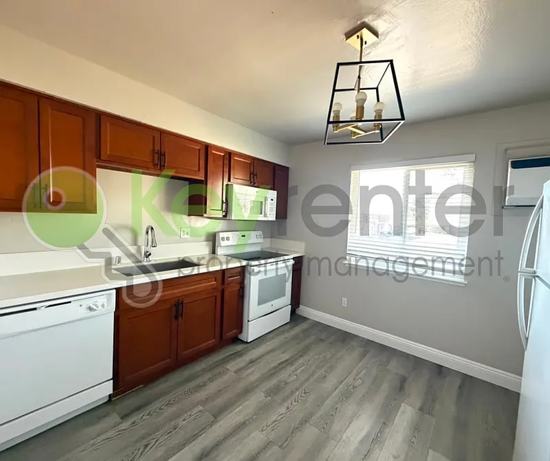 2 bed, 1.0 bath, 750 sqft, $1,400 — Photo 1