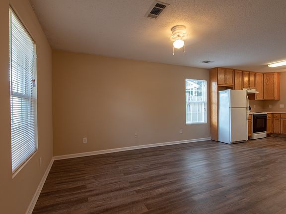 3rd image of 1875-1877 Bellwood Pl #1875