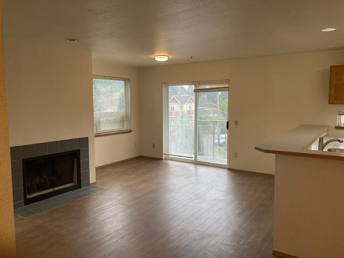 Building Photo - 1722 NE 145th St #301
