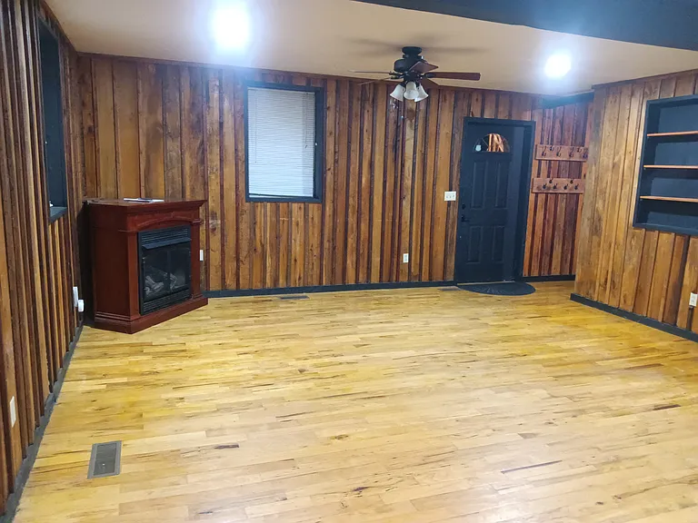 Living room / fireplace
