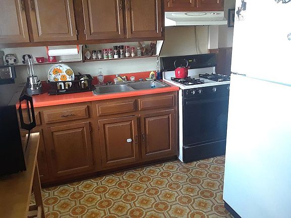 2nd image of 387 Hibbs Ave