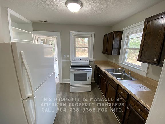 3rd image of 69 Creswell Dr NE