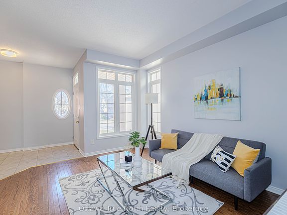 3rd image of 110 Macara Cres