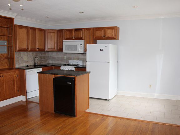 2nd image of 619 N Monroe St APT 2