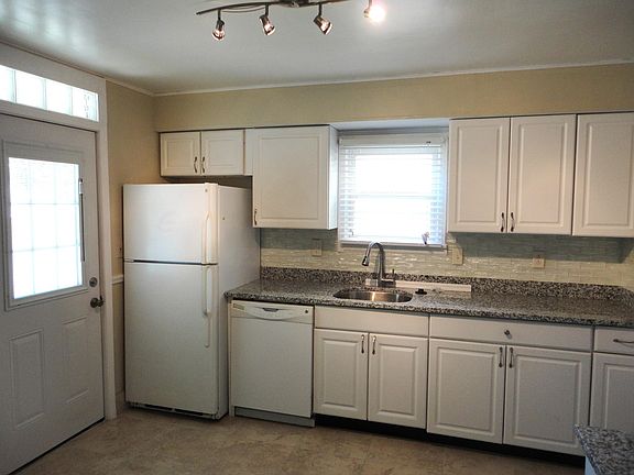 2nd image of 1382 Virginia Ave Floor 1