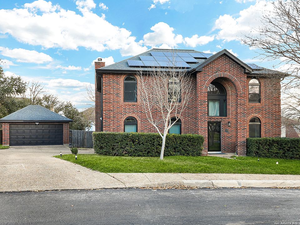 1st image of 826 Amberstone Dr