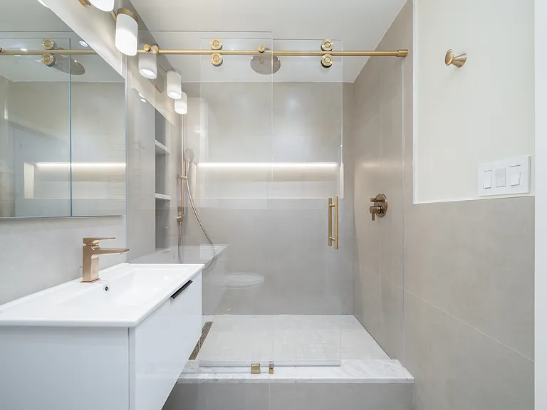 Modern bathroom with Hansgrohe fixtures, deep niches in the walk-in shower