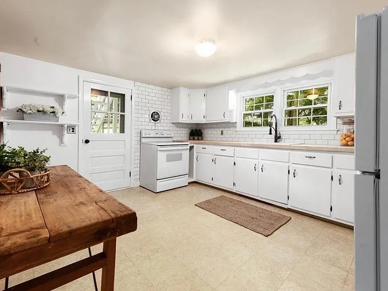 4 Quaker Rd #B — Photo 4