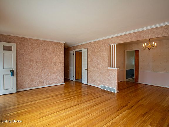 3rd image of 2827 Pomeroy Dr